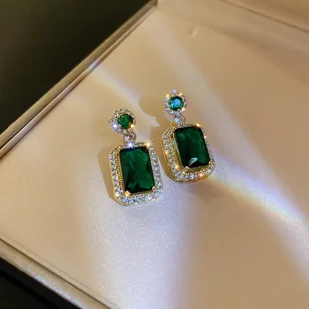 Роскошные средневековые зеленые серьги-гвоздики с имитацией драгоценных камней для женщин с преувеличенным темпераментом, придворные серьги, винтажные ювелирные изделия