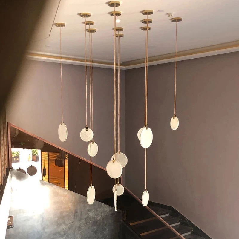 Современные мраморные хрустальные светодиодные люстры Лестница для гостиной Роскошные круглые хрустальные подвесные светильники Вилла Длинные осветительные приборы